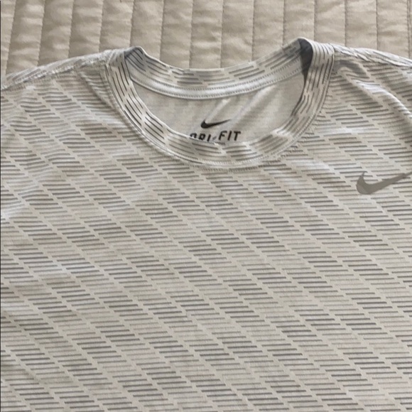 Nike Sri-fit gray short sleeves shirt size medium - Picture 5 of 8